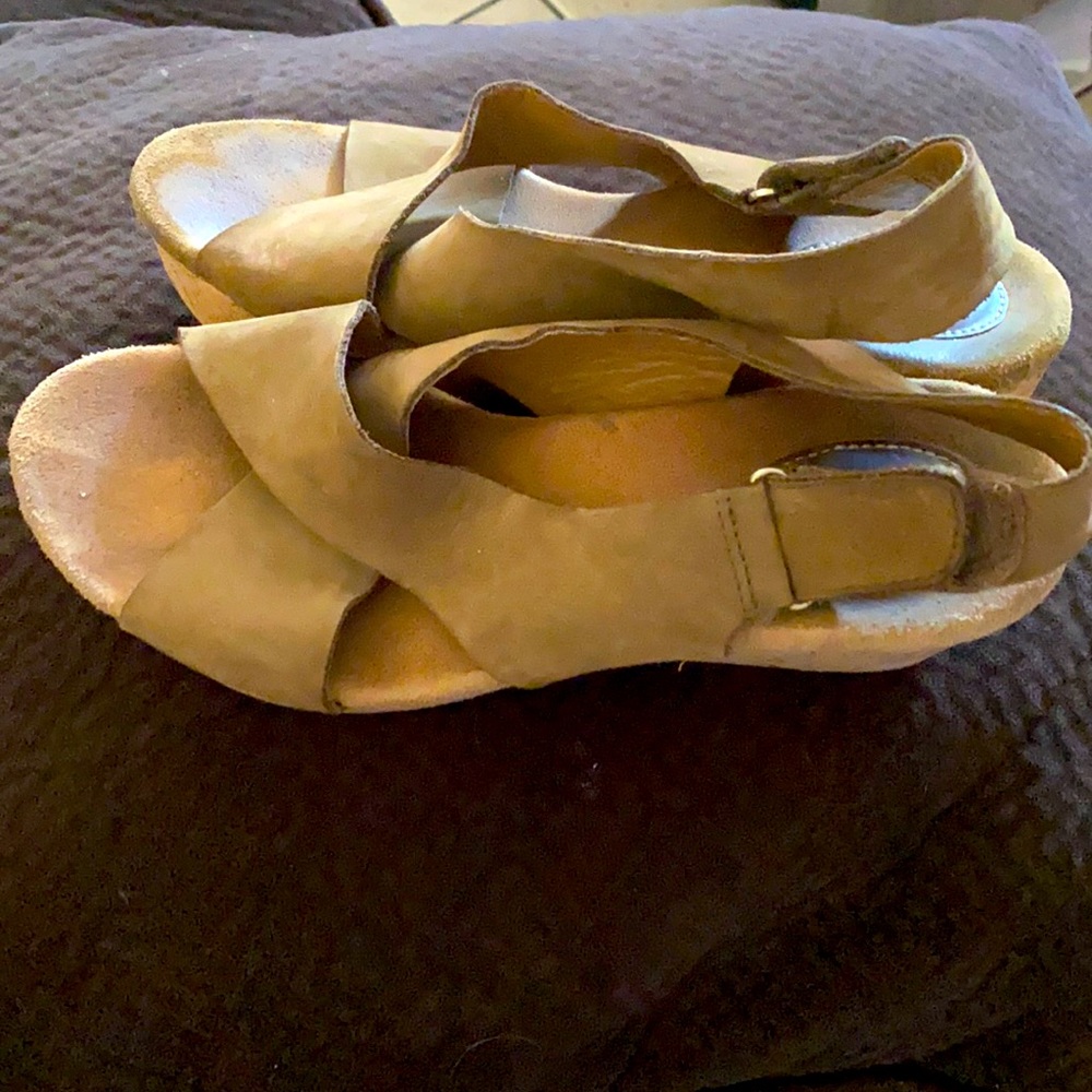 Clarks platform sandles soft leather